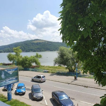 OrşovaApartament Denisアパートメント エクステリア 写真