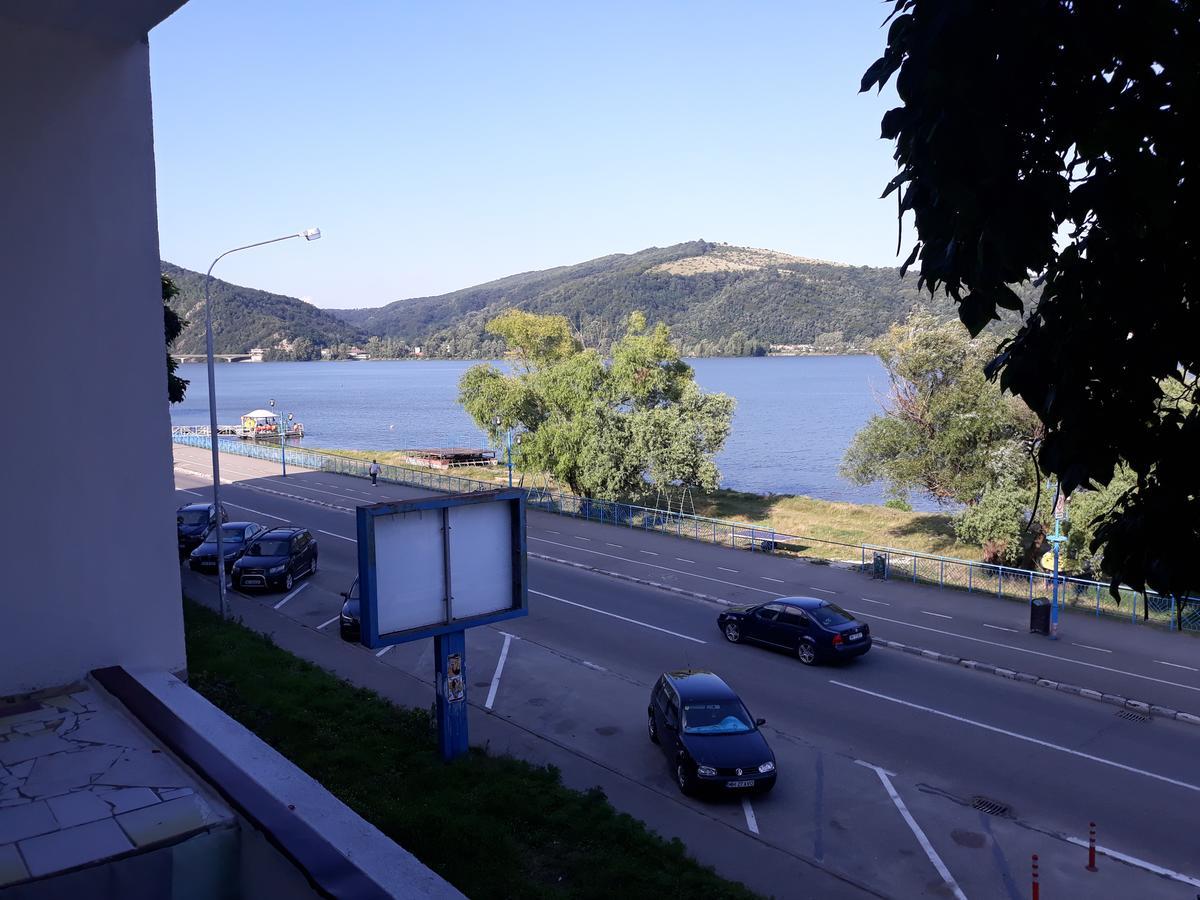 OrşovaApartament Denisアパートメント エクステリア 写真
