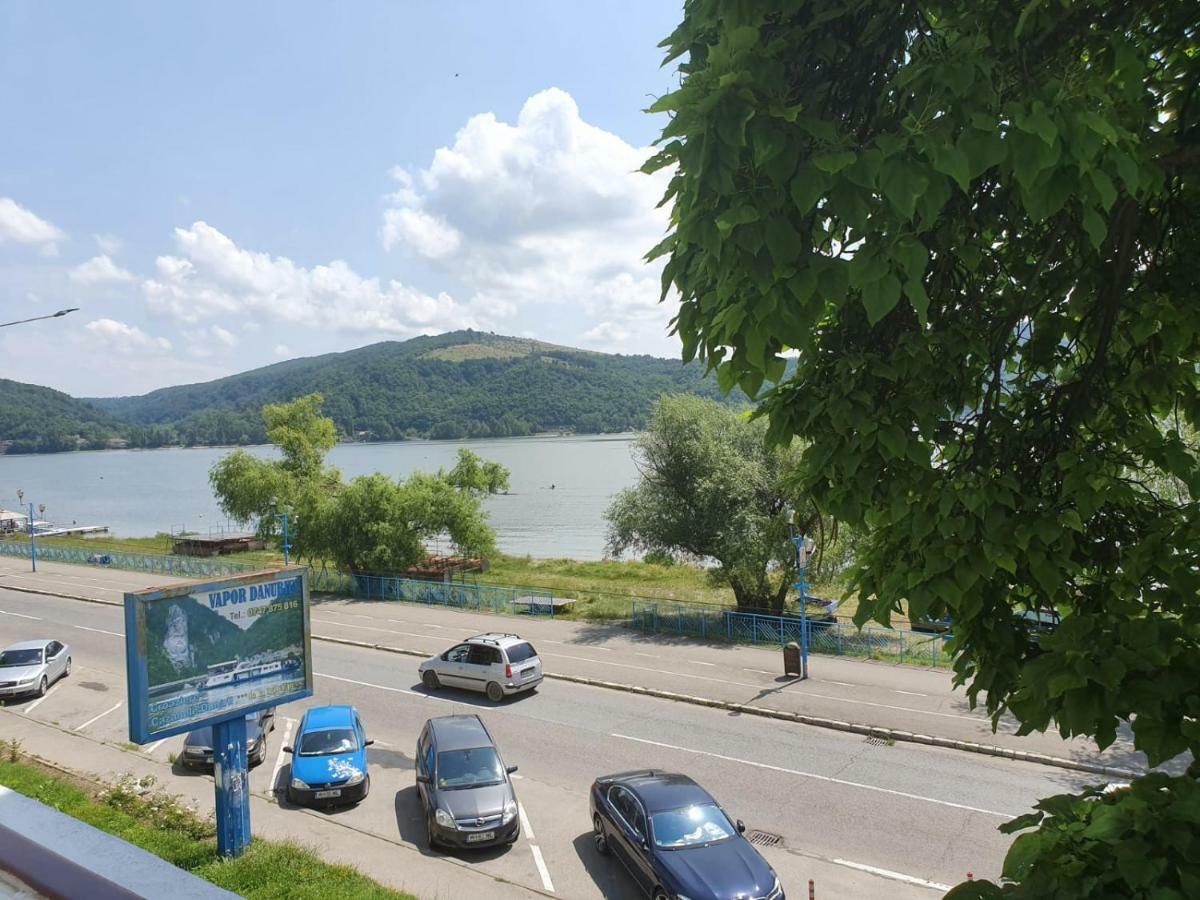 OrşovaApartament Denisアパートメント エクステリア 写真