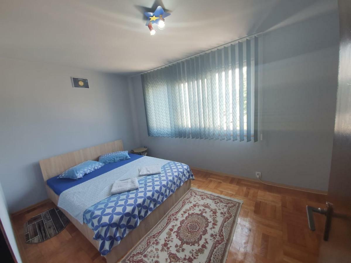 OrşovaApartament Denisアパートメント エクステリア 写真