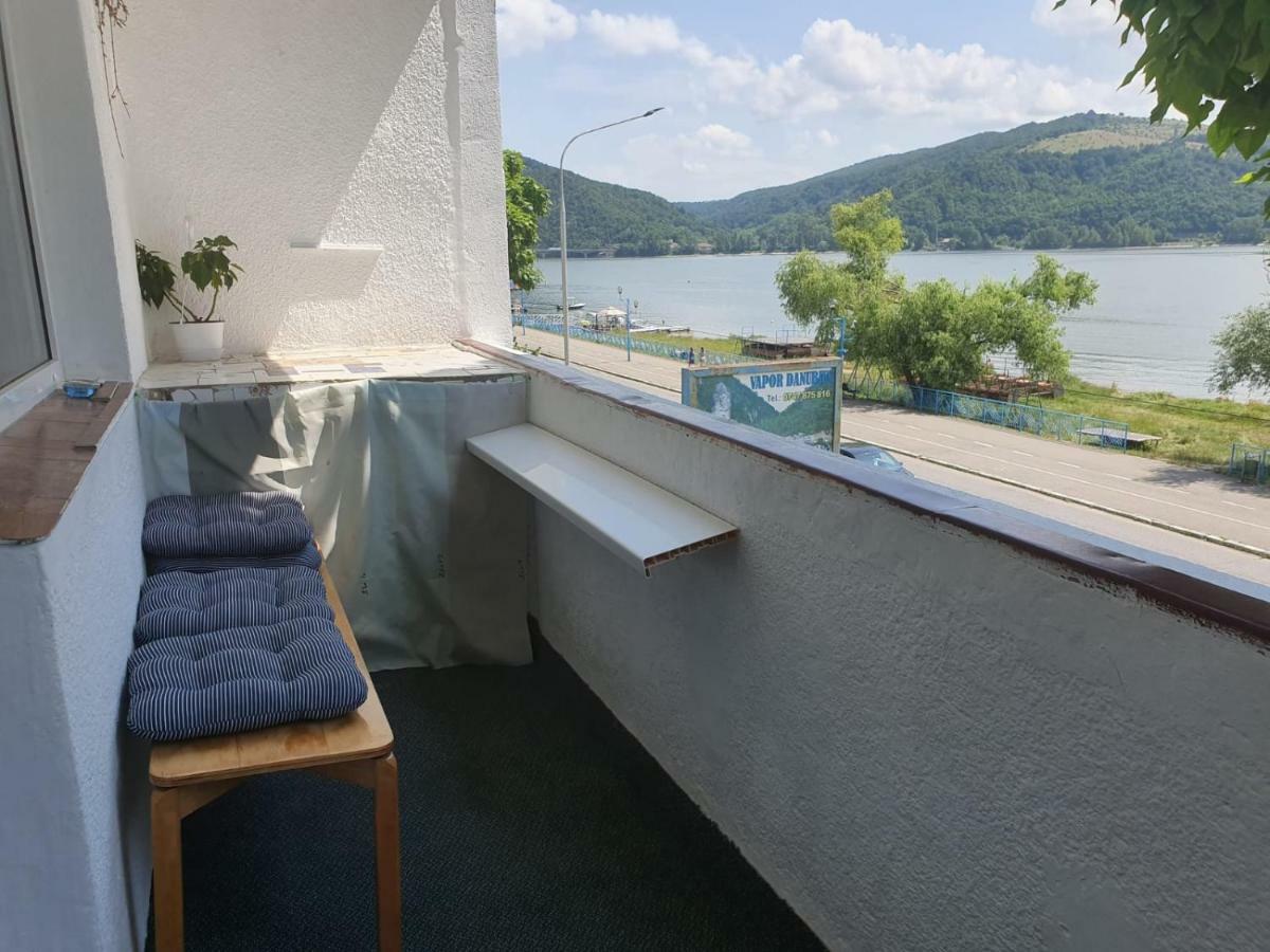 OrşovaApartament Denisアパートメント エクステリア 写真
