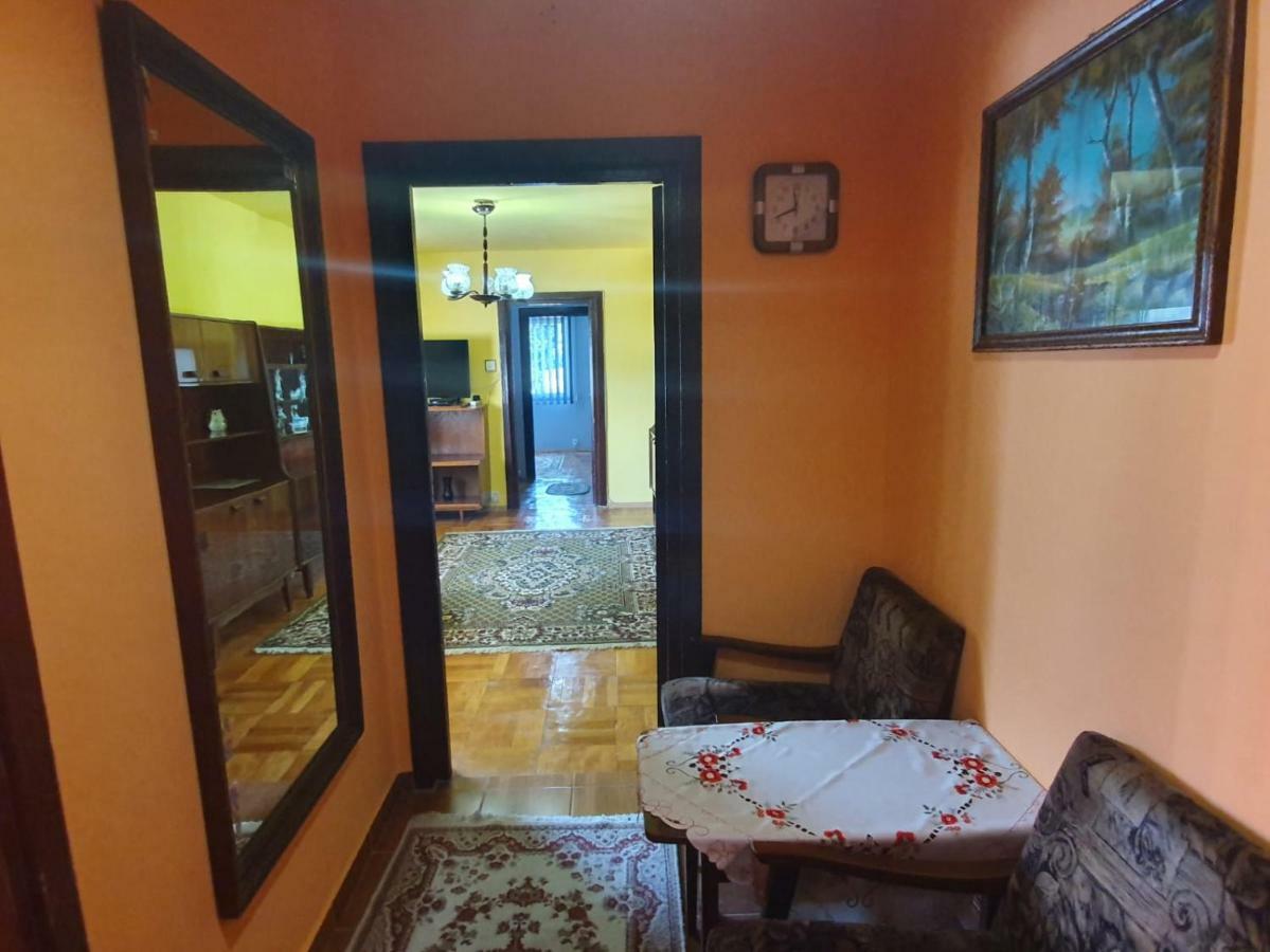 OrşovaApartament Denisアパートメント エクステリア 写真