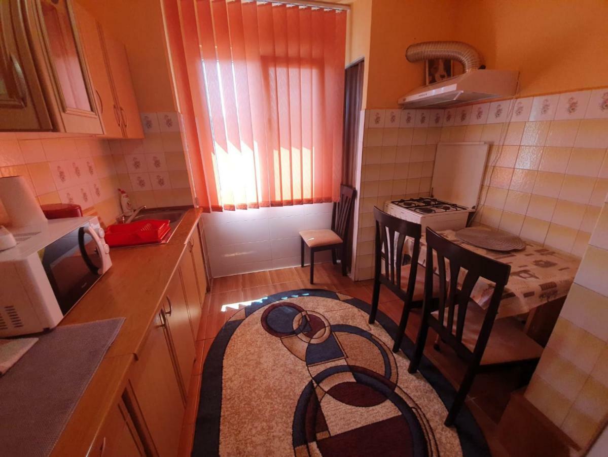 OrşovaApartament Denisアパートメント エクステリア 写真