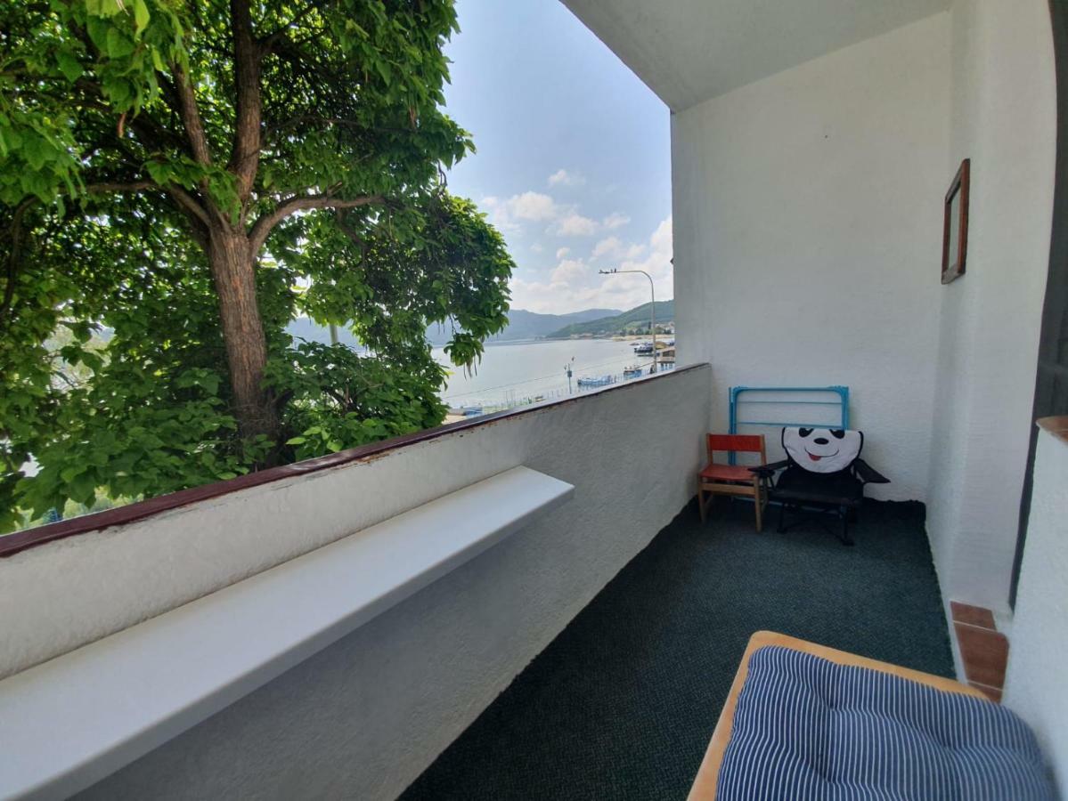 OrşovaApartament Denisアパートメント エクステリア 写真